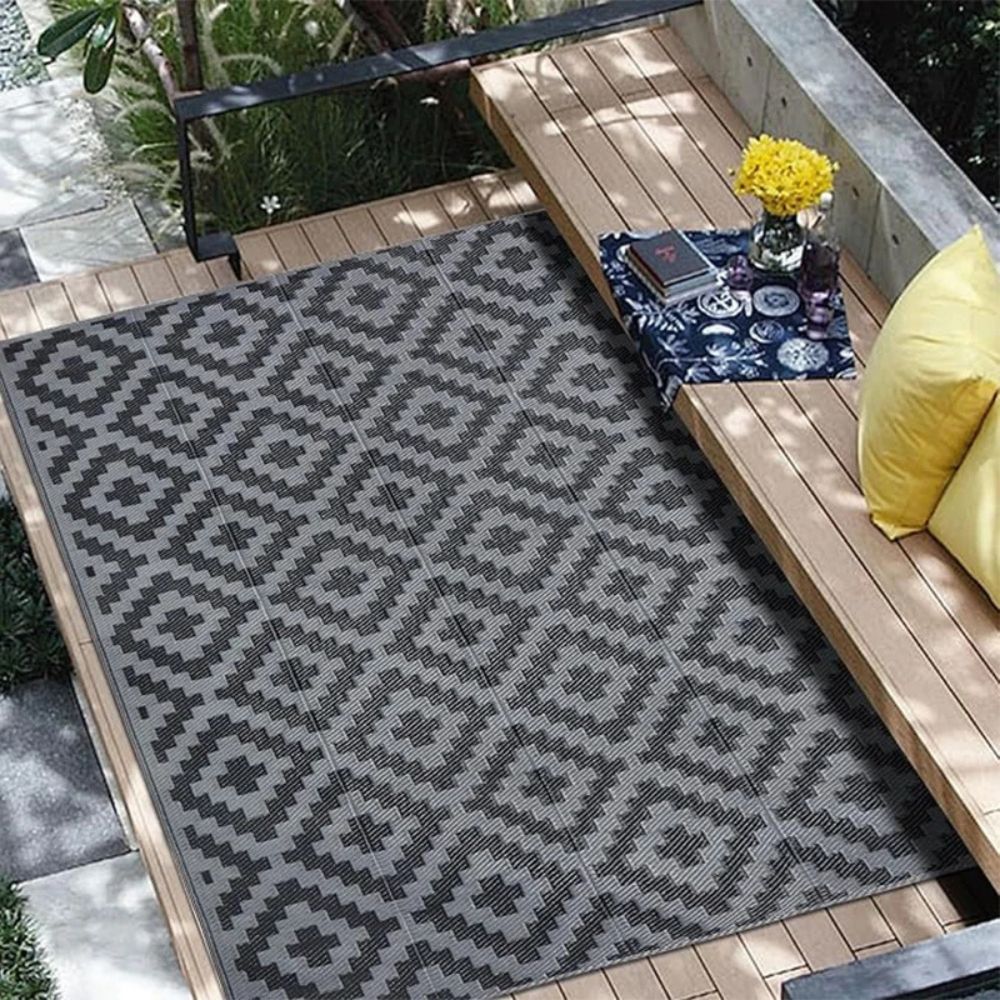 Black & Gray Cross Pattern Outdoor Rug – Waterproof Reversible Plastic Straw Patio Mat