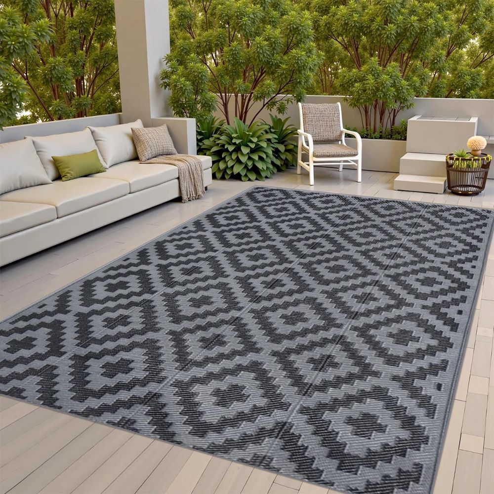 Black & Gray Cross Pattern Outdoor Rug – Waterproof Reversible Plastic Straw Patio Mat