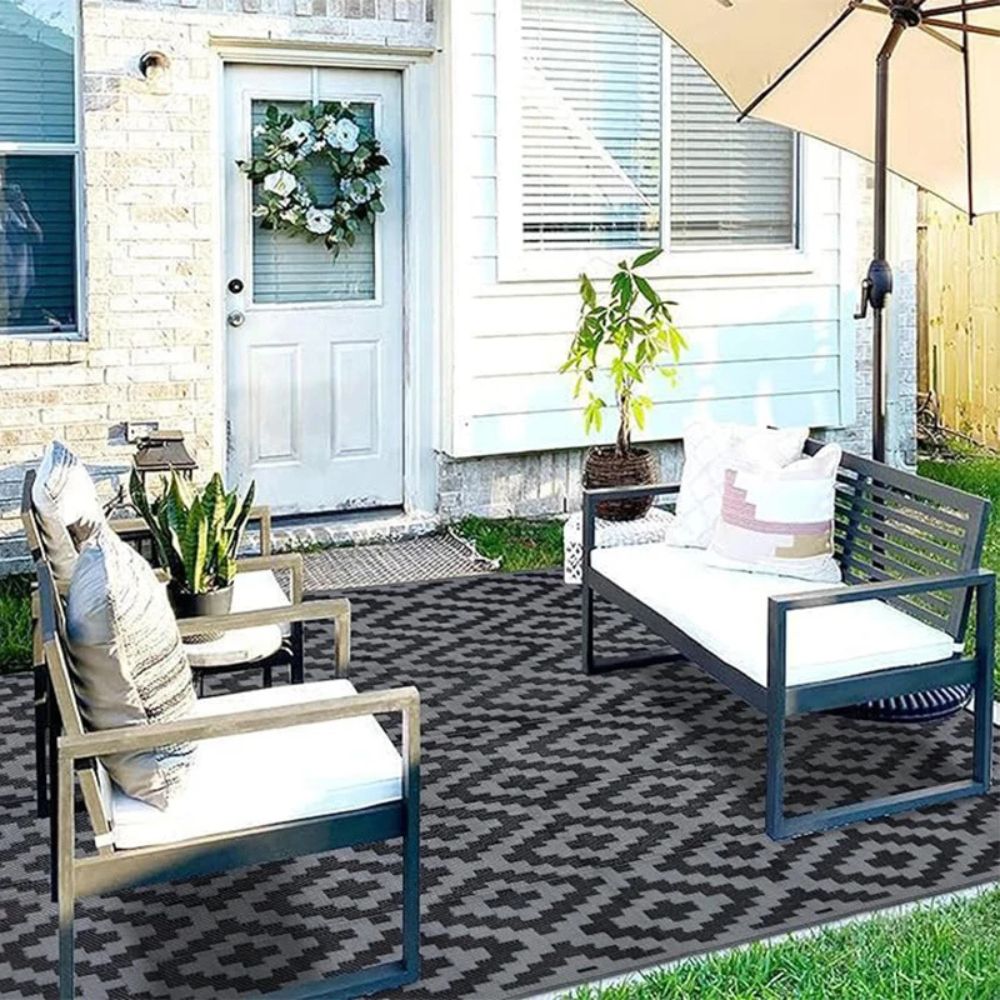 Black & Gray Cross Pattern Outdoor Rug – Waterproof Reversible Plastic Straw Patio Mat