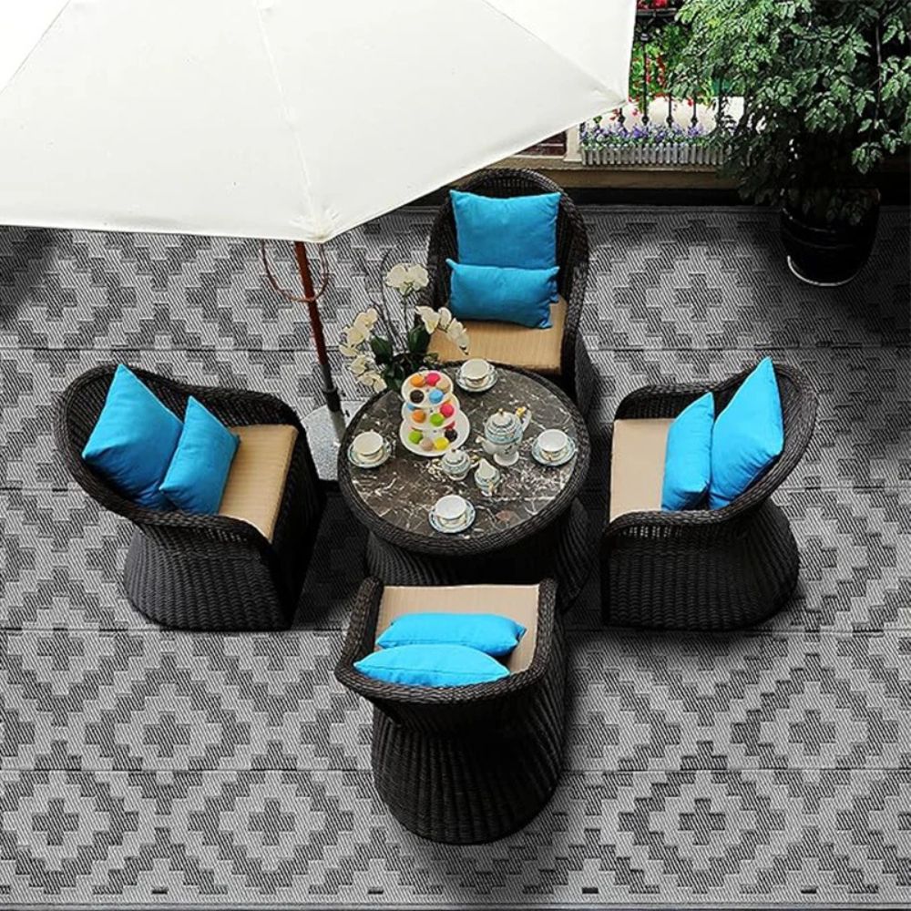 Black & Gray Cross Pattern Outdoor Rug – Waterproof Reversible Plastic Straw Patio Mat