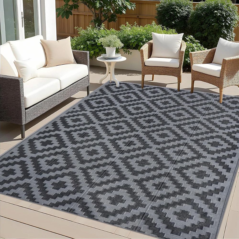 Black & Gray Cross Pattern Outdoor Rug – Waterproof Reversible Plastic Straw Patio Mat