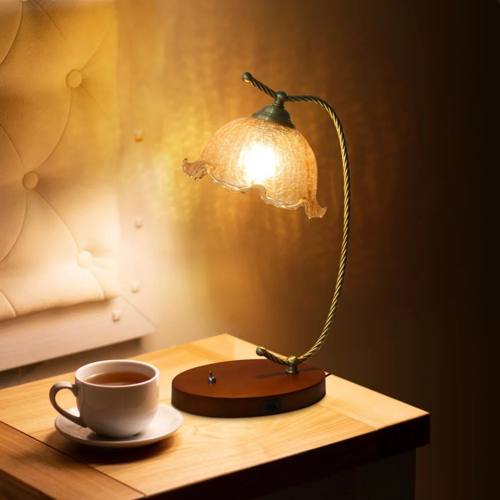 Modern Retro Bedside Table Lamp – Glass Flower Shade & Golden Copper Frame