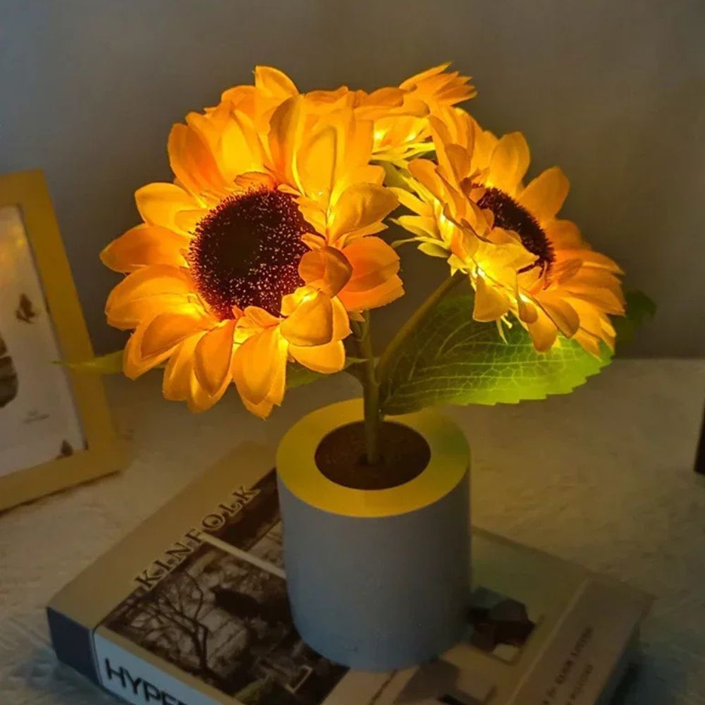 USB Rechargeable Sunflower Lamp – Warm Light Bedside & Desktop