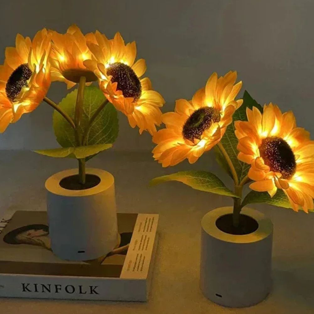USB Rechargeable Sunflower Lamp – Warm Light Bedside & Desktop