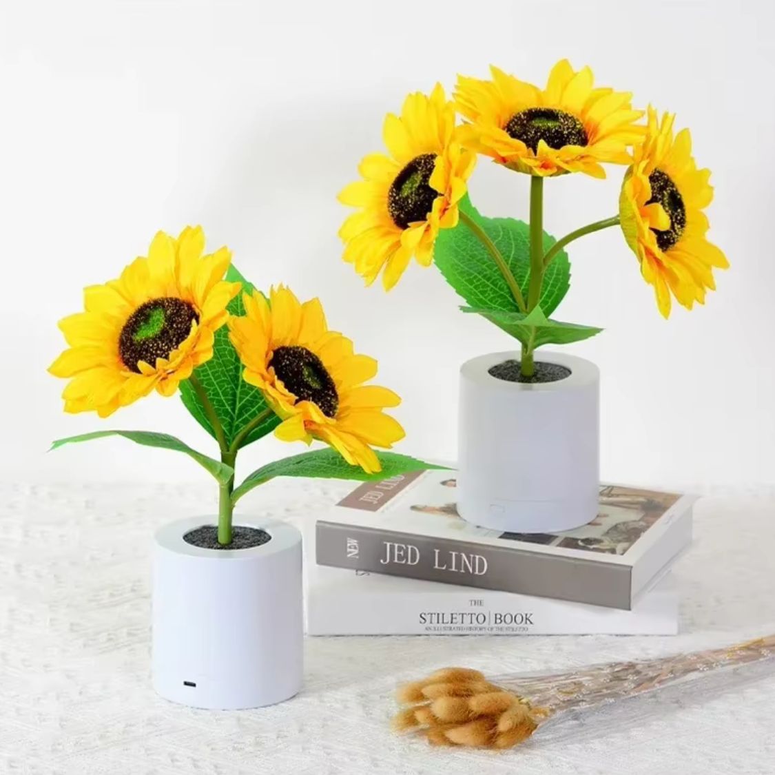 USB Rechargeable Sunflower Lamp – Warm Light Bedside & Desktop