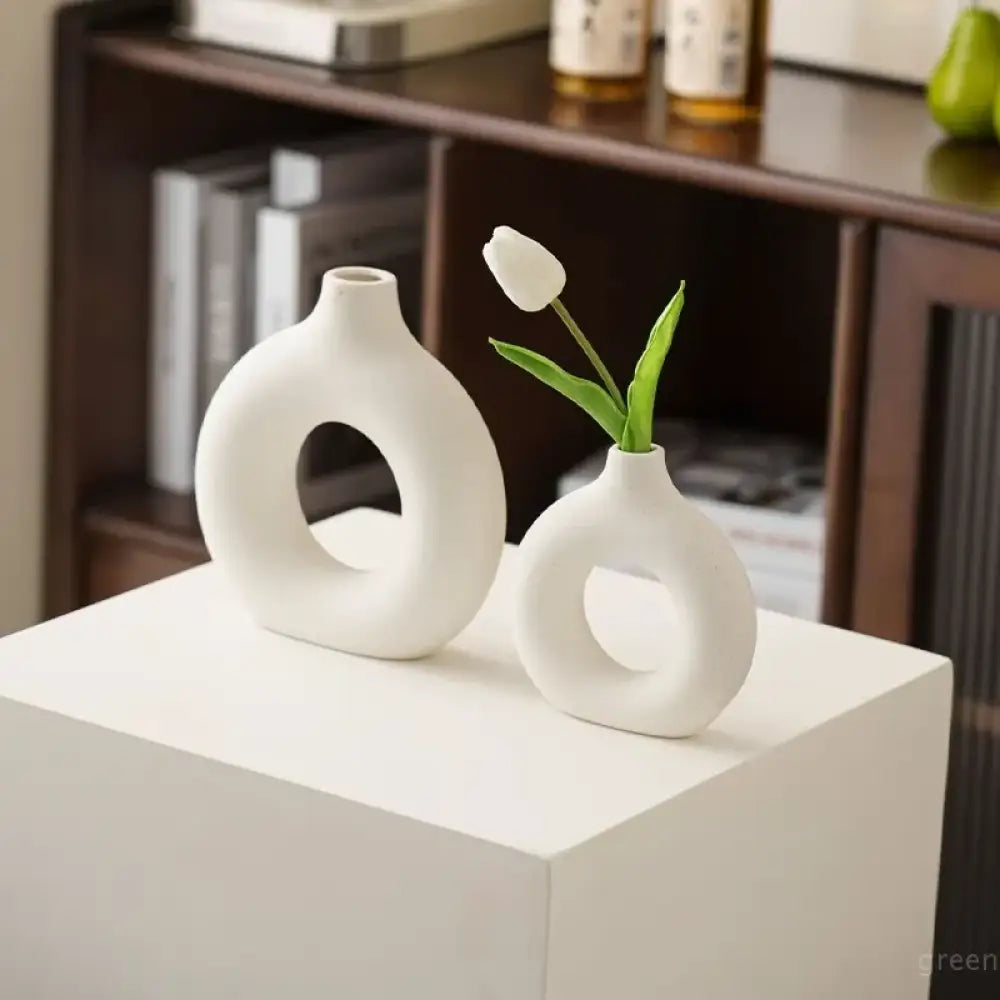 Minimalist Single-Stem Decor