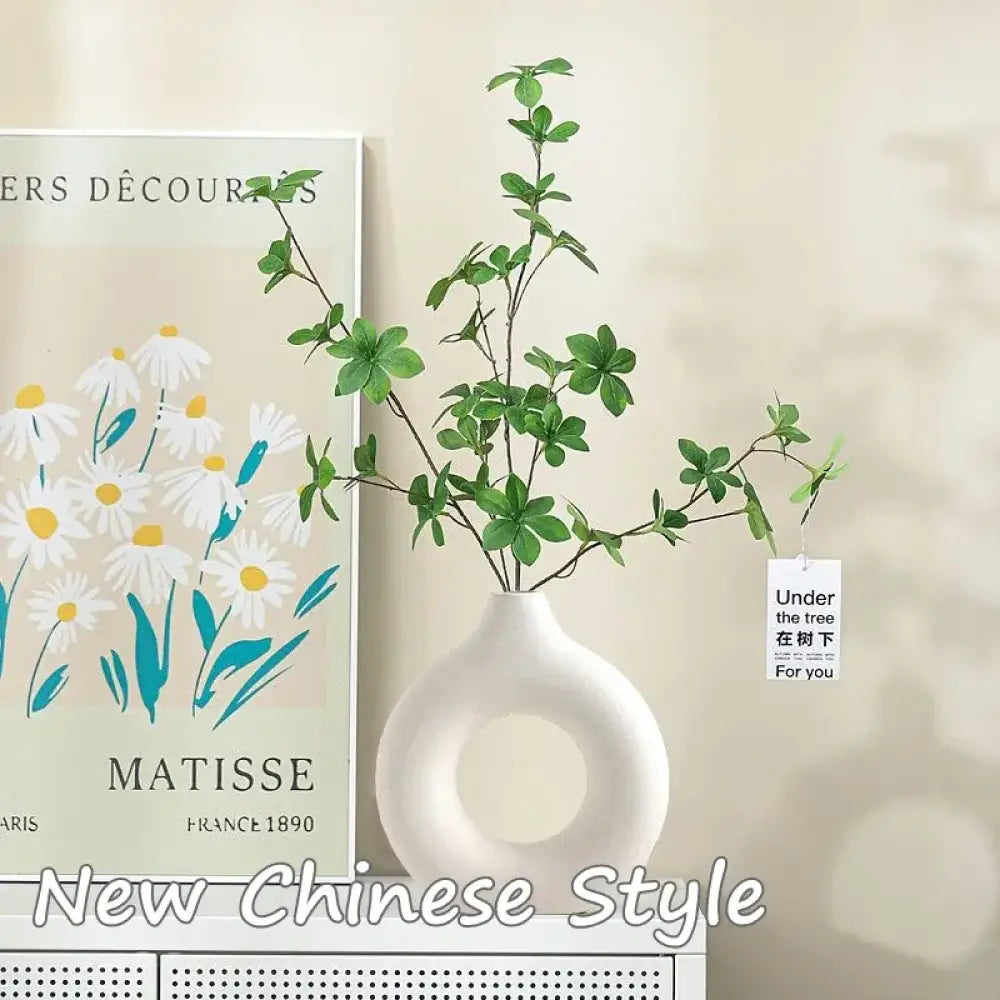 Minimalist Single-Stem Decor