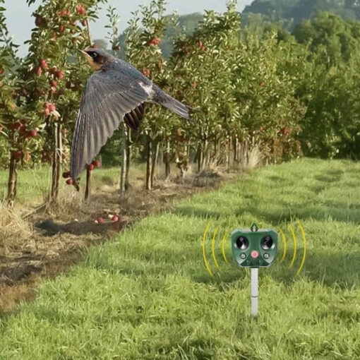 Powerful Ultrasonic Garden Squirrel Repeller Deterrent - Image 4